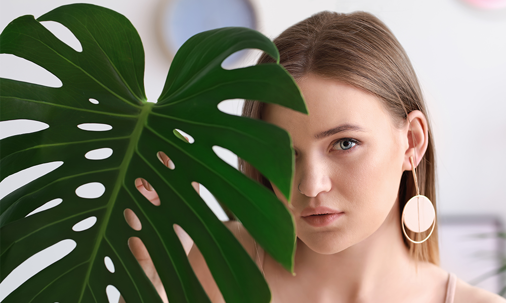 5 ways to decorate with monstera leaves photography